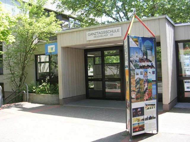 Haupteingang Grundschule Heuchelhof